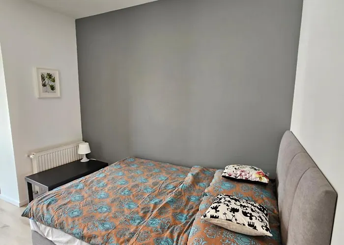 דירה Modern Close To The Center By