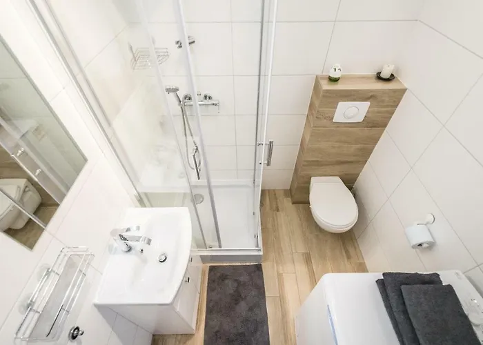 Modern Close To The Center By *